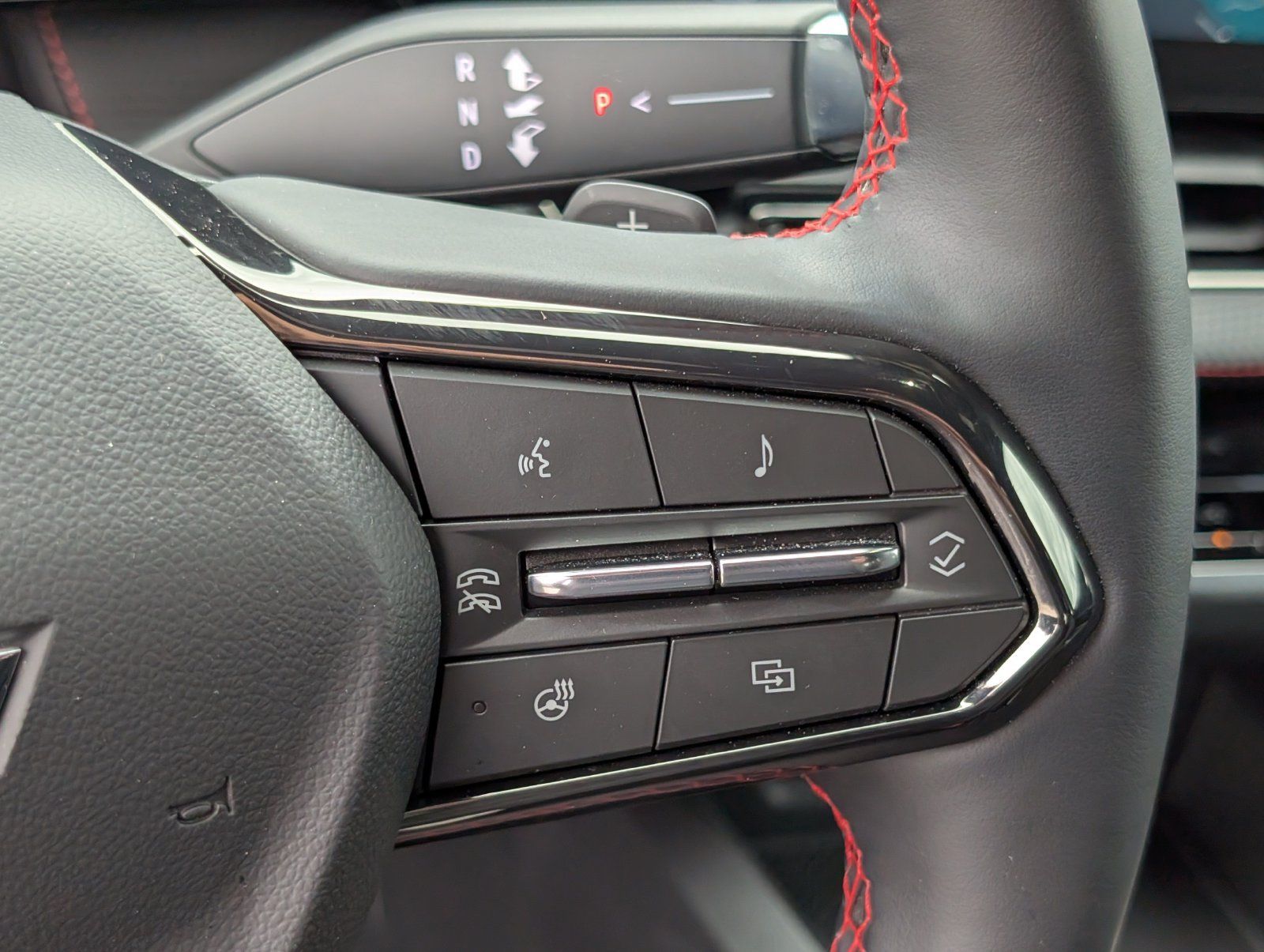 Used 2025 Chevrolet Equinox RS w/ Safety and Technology Package AWD/4WD image 25