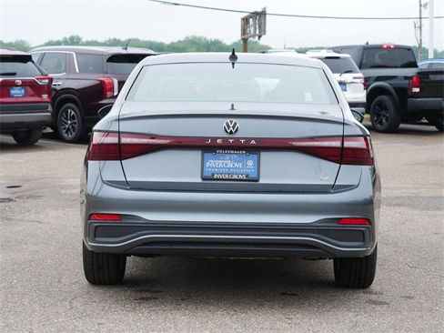 Certified 2025 Volkswagen Jetta SE image 6