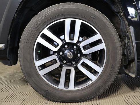 Used 2018 Toyota 4Runner Limited AWD/4WD image 17