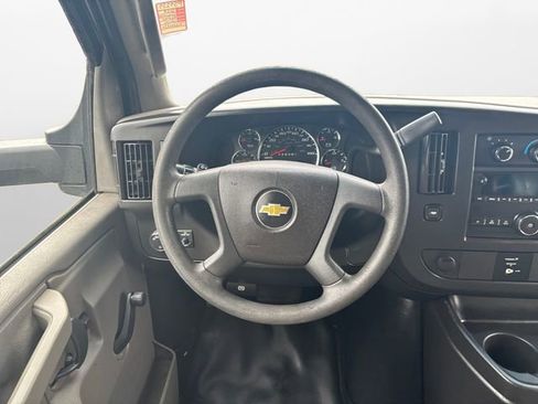 Used 2017 Chevrolet Express 3500 w/ Chrome Appearance Package image 12