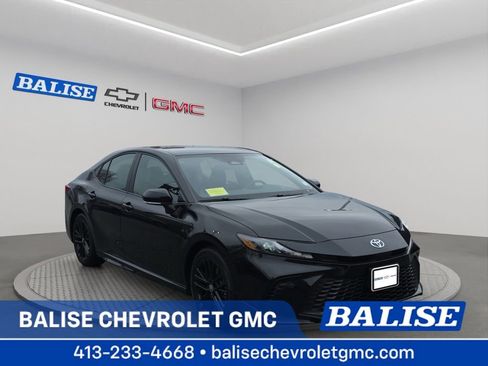 Used 2025 Toyota Camry SE image 1