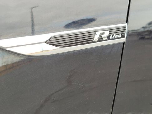 Used 2017 Volkswagen Passat 1.8T R-Line w/ R-Line Lighting Package image 17