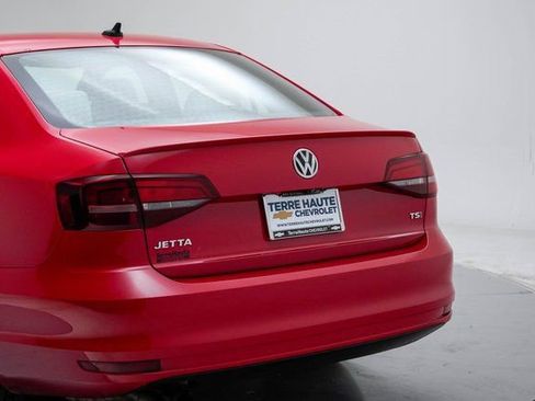 Used 2017 Volkswagen Jetta Sport image 4