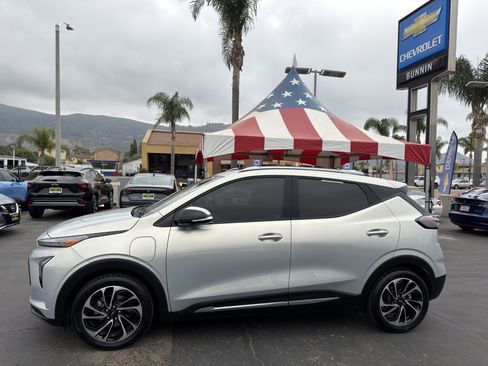Used 2023 Chevrolet Bolt EUV Premier w/ Sun & Sound Package FWD image 5