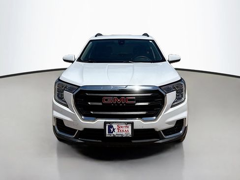 Used 2022 GMC Terrain SLE w/ Driver Convenience Package FWD image 2