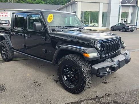 Used 2024 Jeep Gladiator Sport AWD/4WD image 8
