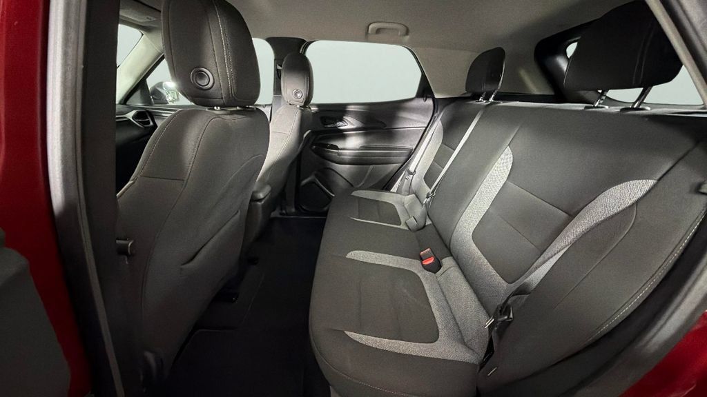 Used 2025 Chevrolet TrailBlazer LS w/ LS Convenience Package FWD image 25