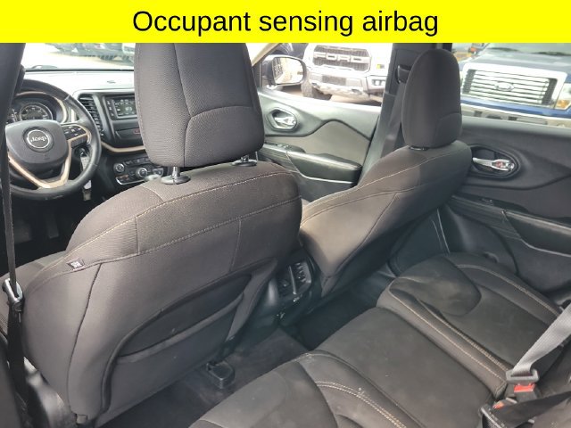 Used 2017 Jeep Cherokee Latitude AWD/4WD image 27