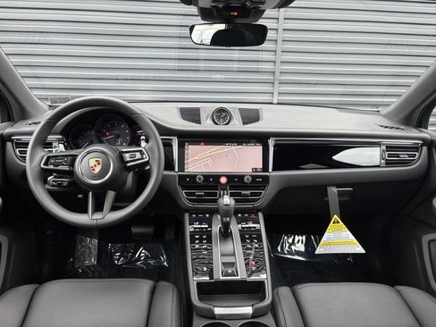 Certified 2026 Porsche Macan AWD/4WD image 12