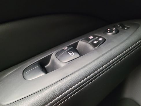Used 2019 Nissan Pathfinder SV FWD image 27