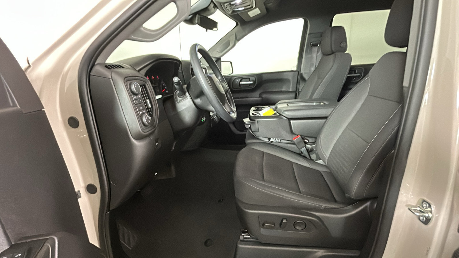 Used 2026 Chevrolet Silverado 1500 Custom Trail Boss w/ Turbomax Blackout Package AWD/4WD image 12