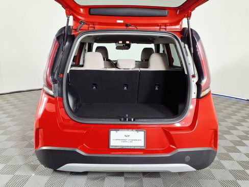 Used 2023 Kia Soul LX w/ LX Technology Package FWD image 8