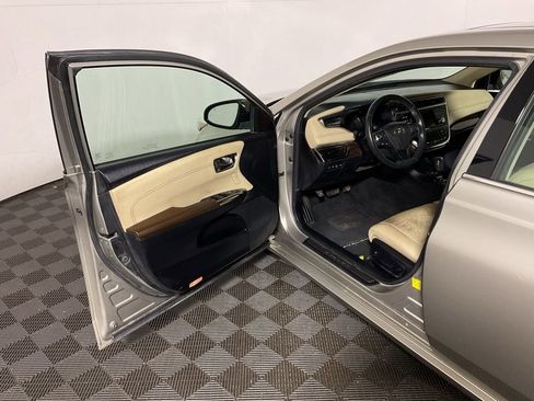 Used 2014 Toyota Avalon Limited image 16