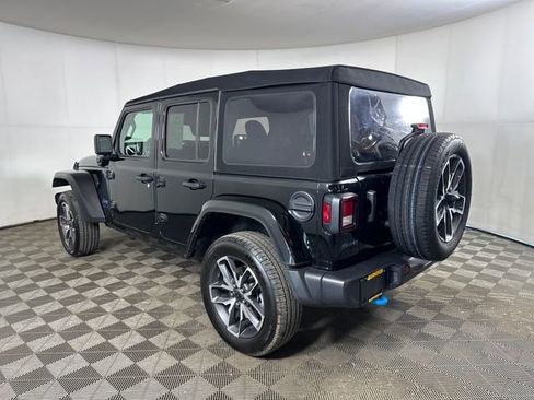 Used 2024 Jeep Wrangler Unlimited w/ Technology Group image 5