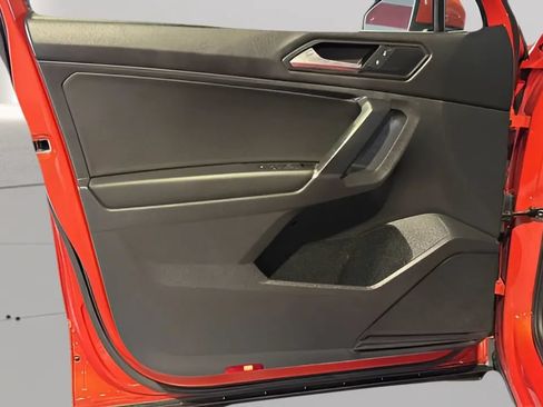 Used 2018 Volkswagen Tiguan SEL FWD image 10