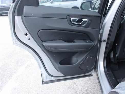 Used 2025 Volvo XC60 B5 Plus image 29