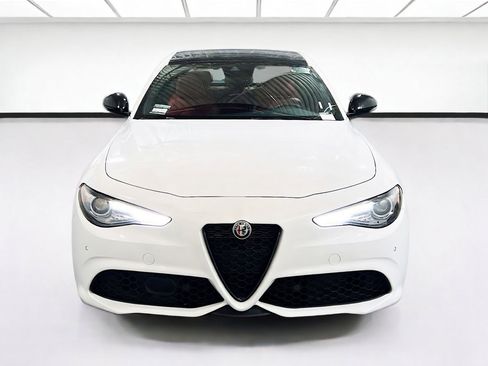 Used 2023 Alfa Romeo Giulia Veloce RWD image 2
