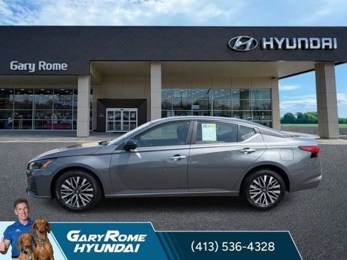 Used 2025 Nissan Altima 2.5 SV AWD/4WD image 13