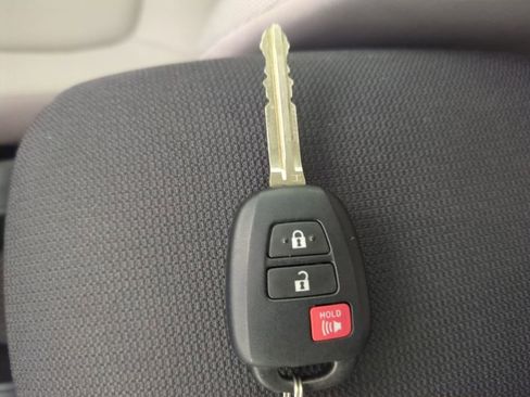 Used 2026 Toyota Corolla Cross L image 37