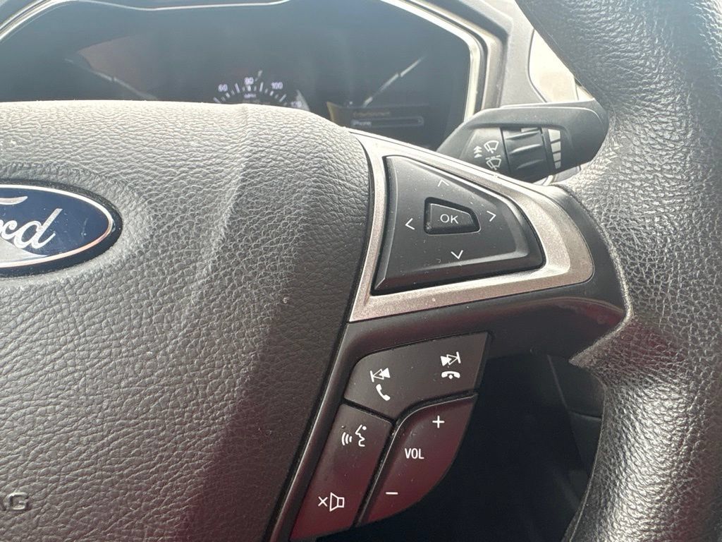 Used 2017 Ford Fusion SE w/ Fusion SE Technology Package FWD image 14