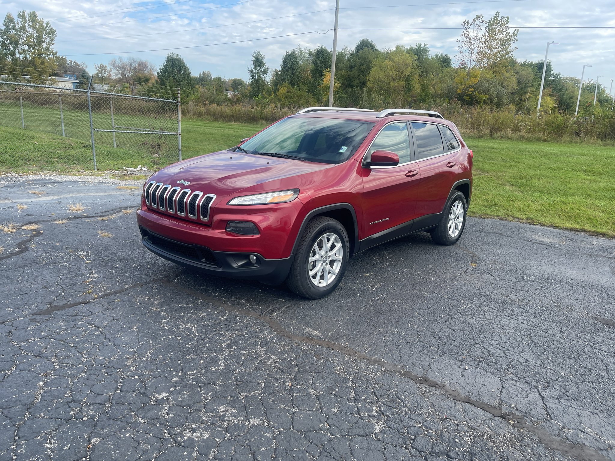 Used 2015 Jeep Cherokee Latitude AWD/4WD image 2