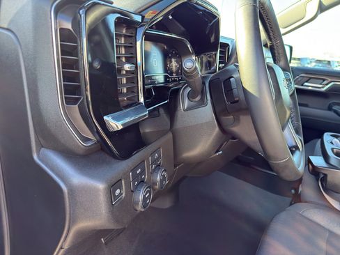 Used 2024 Chevrolet Silverado 1500 LT image 16