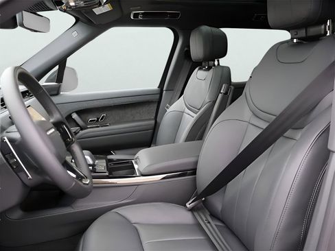 Used 2025 Land Rover Range Rover Sport Dynamic SE image 47