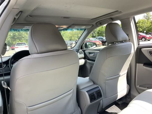 Used 2015 Toyota Camry XLE w/ Moonroof Package FWD image 19