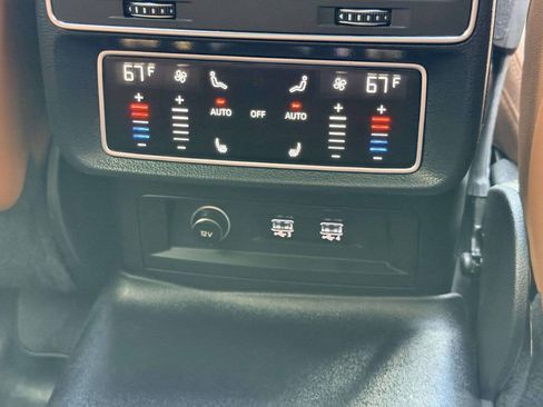 Used 2019 Audi Q8 Premium Plus w/ Premium Plus AWD/4WD image 27