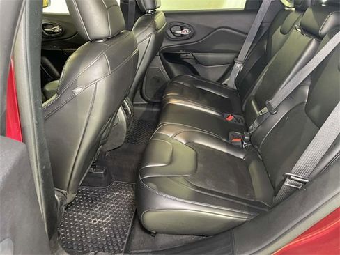 Used 2020 Jeep Cherokee Latitude Plus image 17