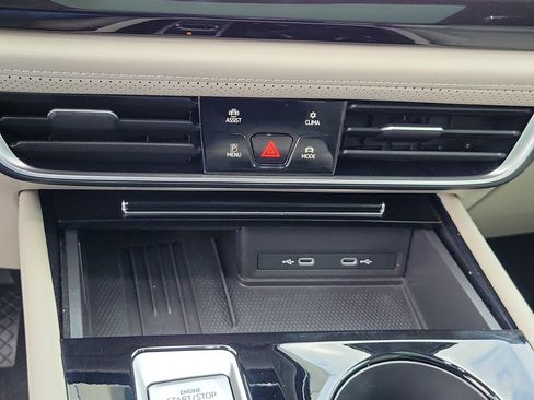 Used 2025 Volkswagen Atlas SE FWD image 31