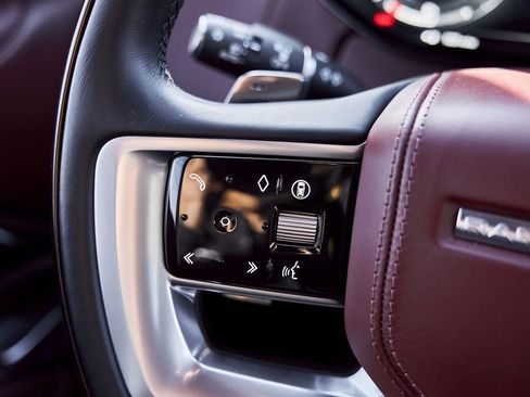 Used 2025 Land Rover Range Rover SE image 52