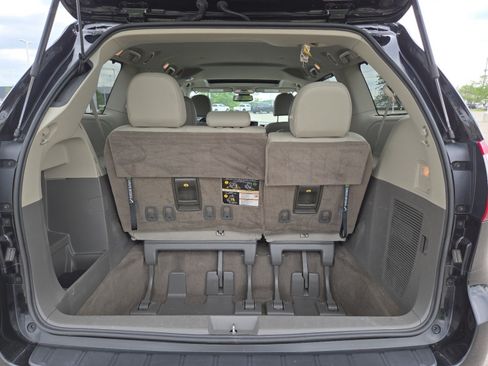 Used 2019 Toyota Sienna XLE w/ XLE Navigation Package AWD/4WD image 19
