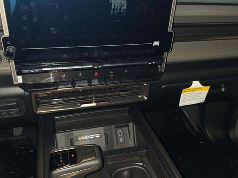 Used 2025 GMC Hummer EV 3X AWD/4WD image 9