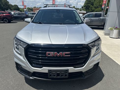 Used 2022 GMC Terrain SLE w/ Driver Convenience Package AWD/4WD image 3