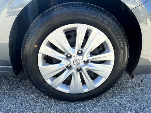 Used 2025 Nissan Sentra S FWD image 9