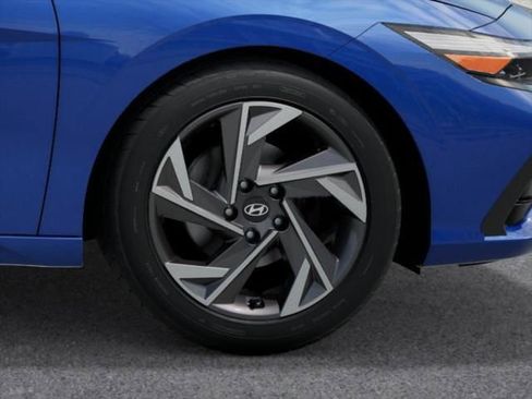 New 2025 Hyundai Elantra Limited image 13