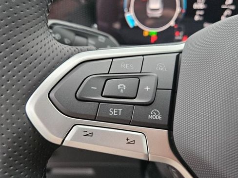 New 2026 Volkswagen Tiguan SE R-Line image 25