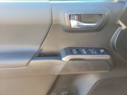 Used 2022 Toyota Tacoma TRD Off-Road image 14