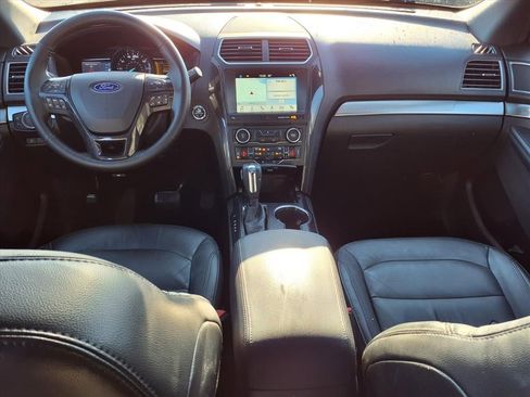 Certified 2018 Ford Explorer XLT w/ Equipment Group 202A image 11