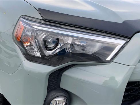 Used 2022 Toyota 4Runner TRD Off-Road Premium w/ Moonroof Package AWD/4WD image 26