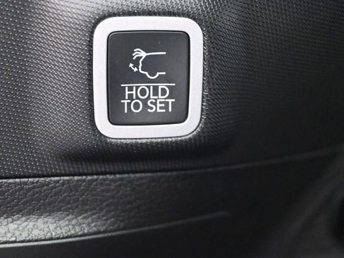 Used 2025 Jeep Grand Cherokee Summit w/ Obsidian Package image 25