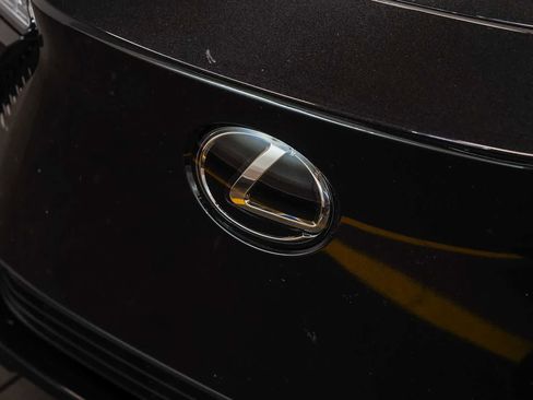 Used 2025 Lexus RZ 450e w/ Accessory Package (Z1) AWD/4WD image 8