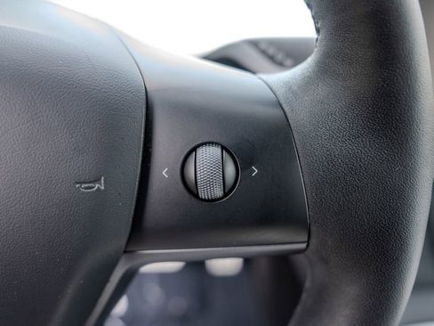 Used 2023 Tesla Model Y Performance image 7