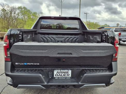 New 2025 Chevrolet Silverado EV LT image 28