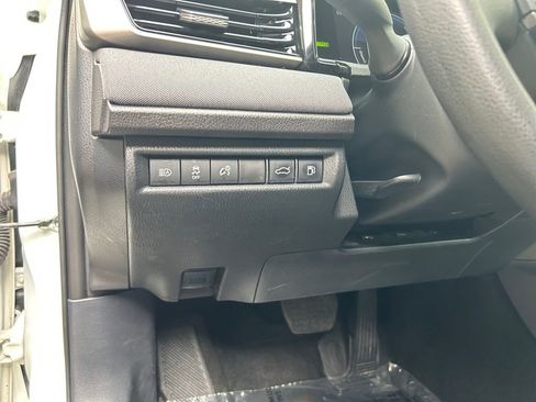 Used 2025 Toyota Camry LE AWD/4WD image 19