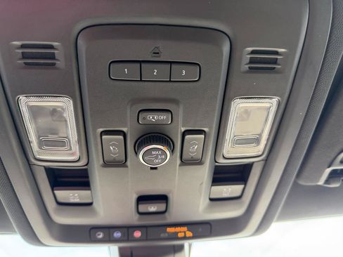 Used 2021 Chevrolet Tahoe Premier w/ Premium Package AWD/4WD image 21