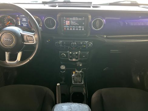 Used 2019 Jeep Wrangler Unlimited Sahara AWD/4WD image 4