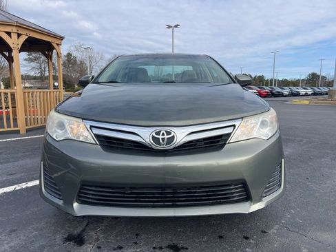 Used 2012 Toyota Camry LE image 3