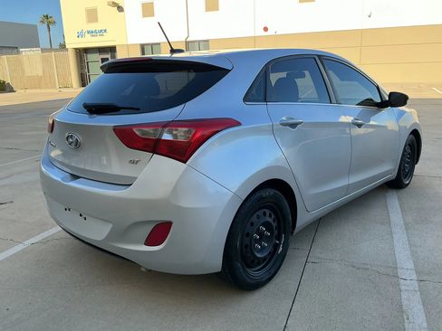 Used 2017 Hyundai Elantra GT FWD image 5